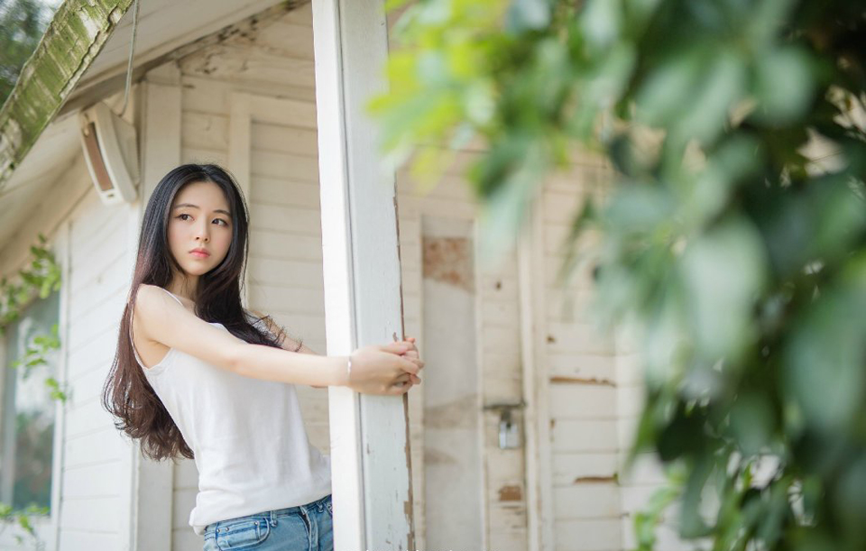 “军师，那诸葛亮如今正在猛攻江州，我等当速速派出援兵，以解江州之厄。”邓贤皱眉看向庞统道：“若能说降张任将军，由其说服一些关卡守将，则我军兵马可以直抵江州。”